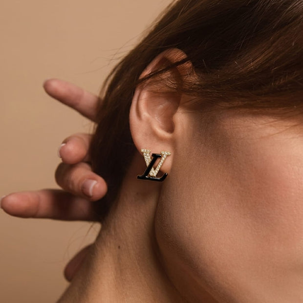 alphabet LV Noir Spark earring