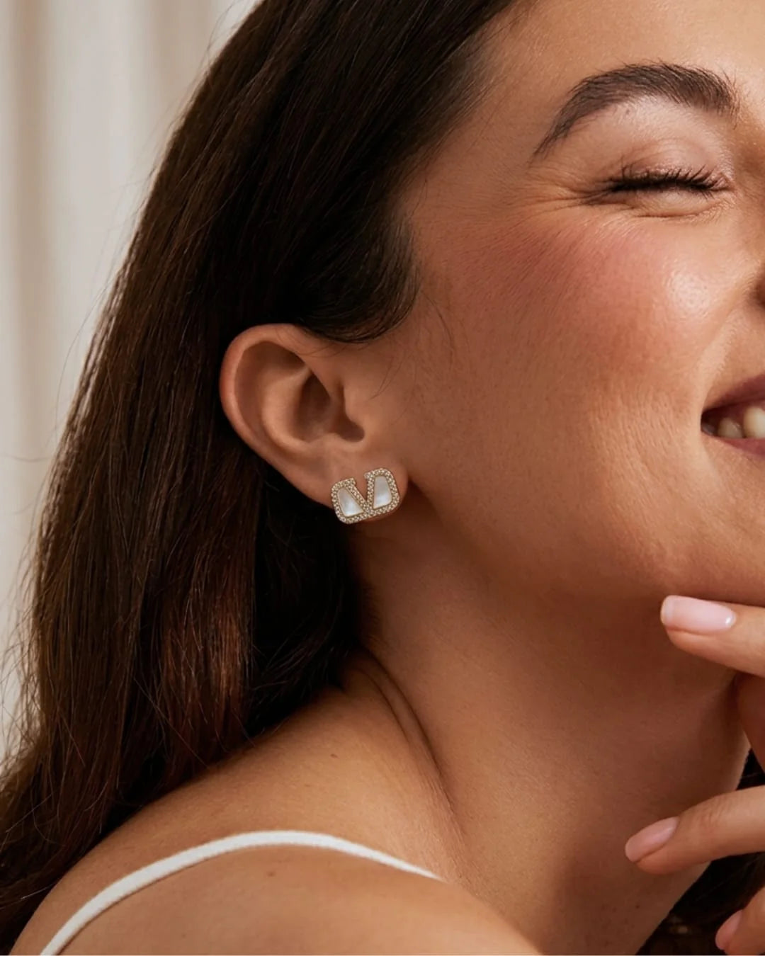 Alphabet V white mop earrings