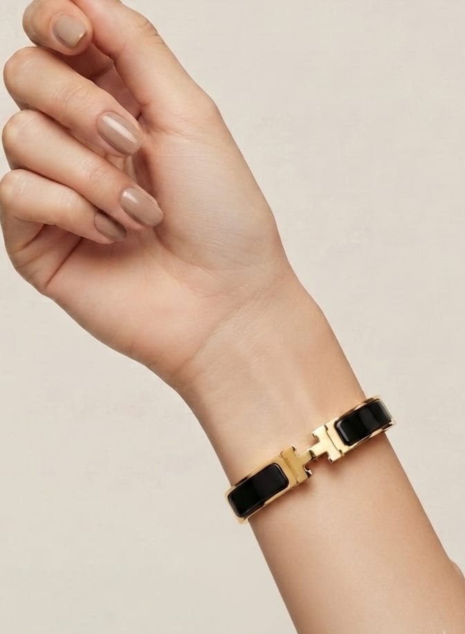 Alphabet H black gold plated 8mm bracelet