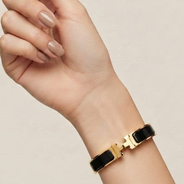 Alphabet H black gold plated 8mm bracelet