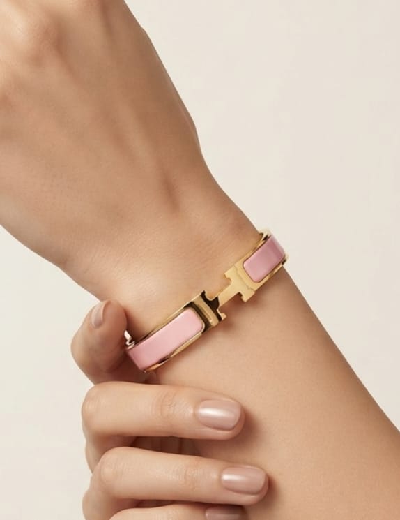 Alphabet H pink and gold 8 mm bracelet