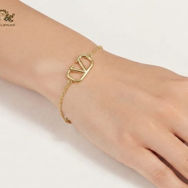 Open V sleek chain bracelet