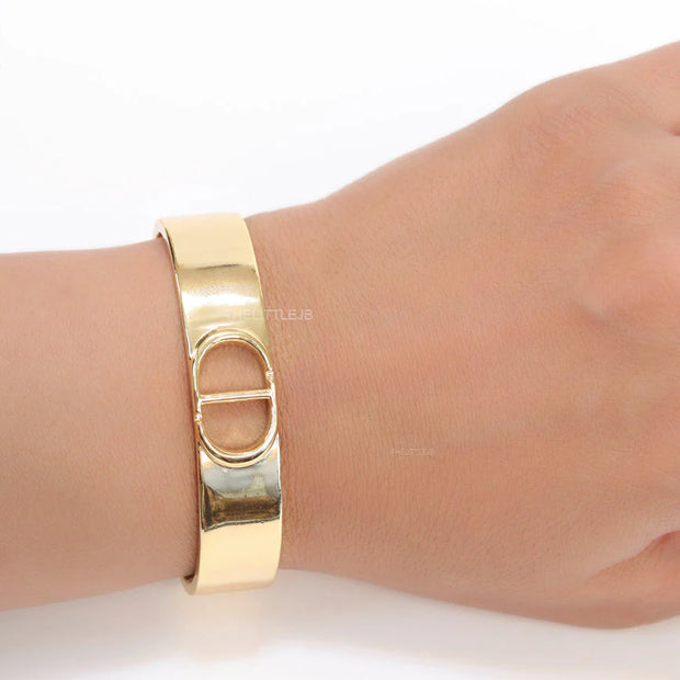 Broad Gold plated bracelet with C and D alphabet