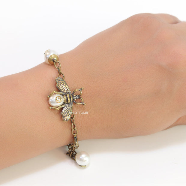 Antique gold plated honey bee chain bracelet with pearls
