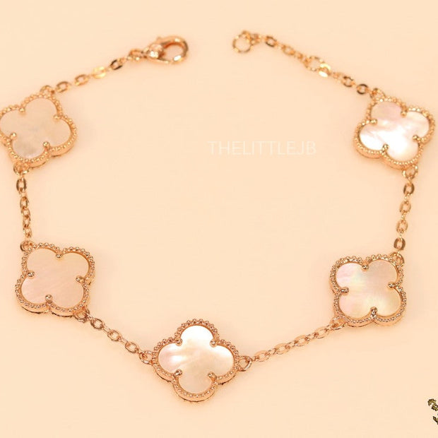 Rose gold plated chain bracelet with mother of pearl clover