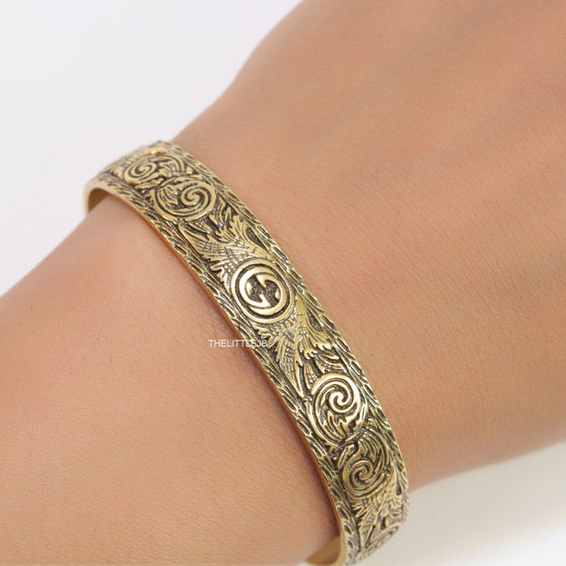 Embossed bracelet band in antique gold finish