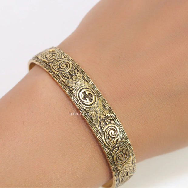 Embossed bracelet band in antique gold finish