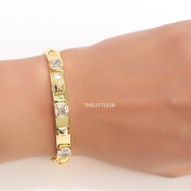 Band style bracelet in gold plating with gold plated details and cubic zirconia stones