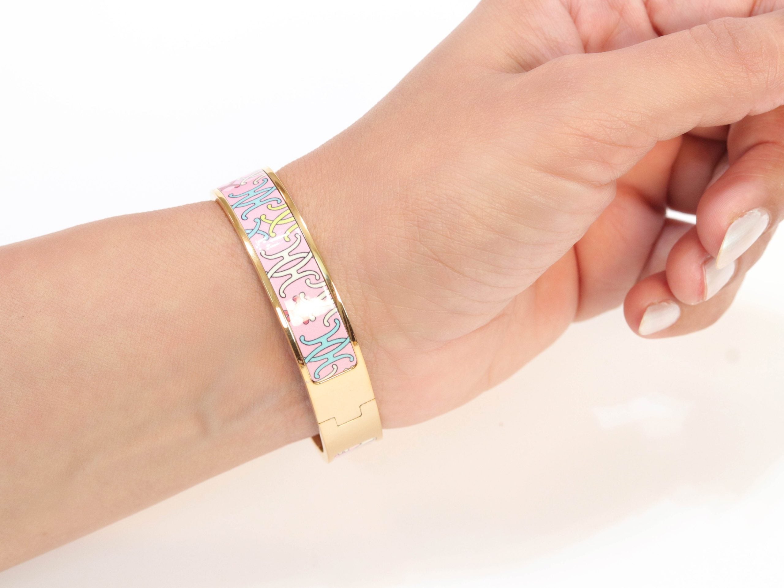 Alphabet H pastel pink bracelet
