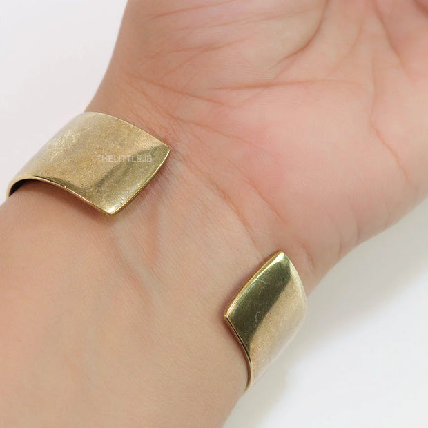 Antique finish C D alphabet open bracelet