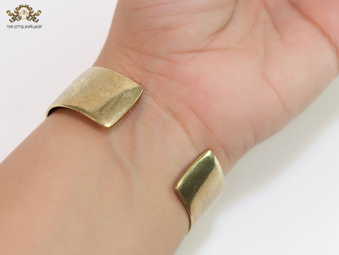Antique finish C D alphabet open bracelet