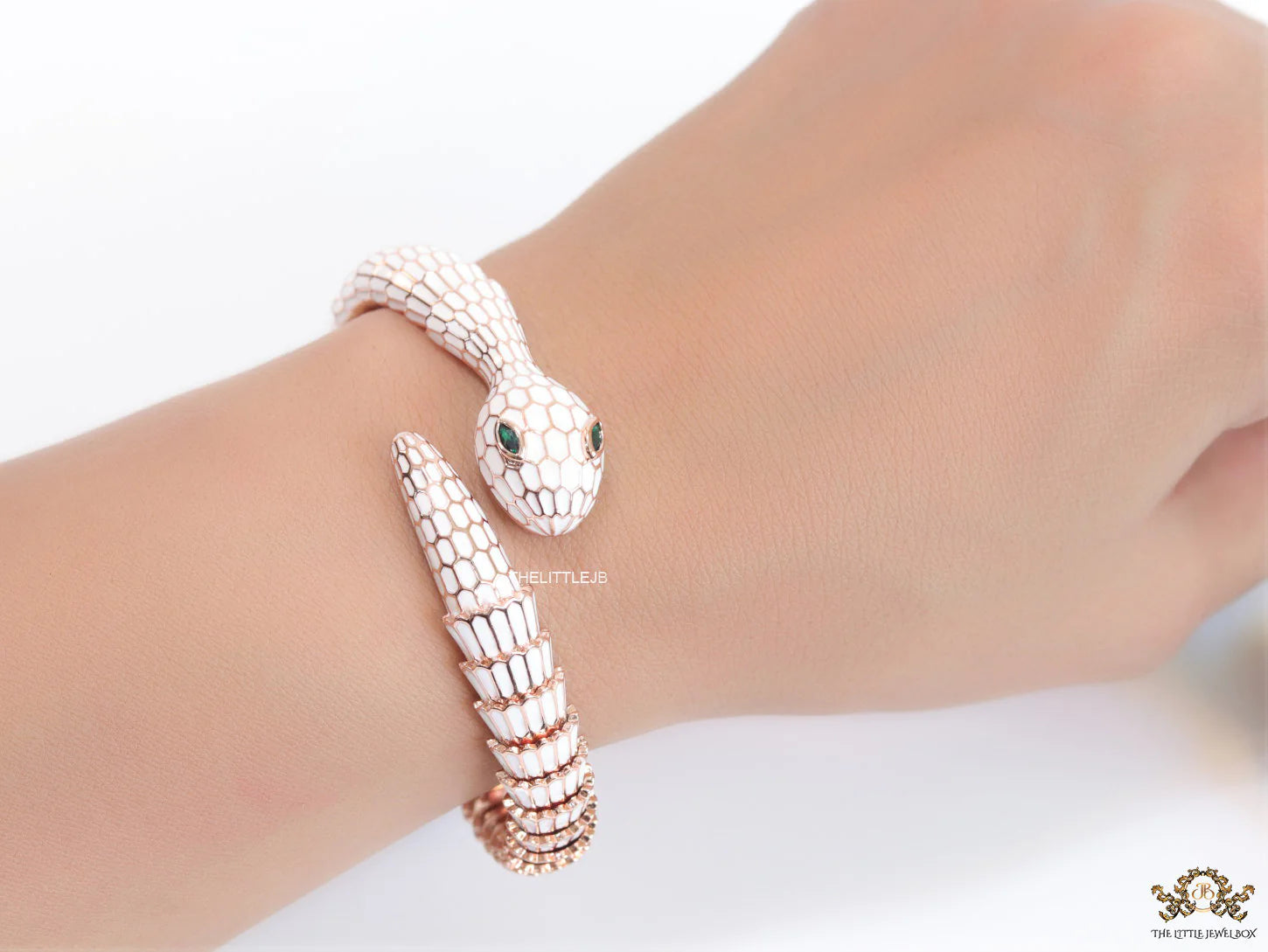 Serpentine open bracelet in white enamel and rose golden finish