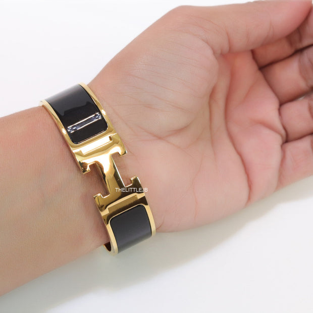 Openable H motif 18mm black bracelet in a shiny gold plating