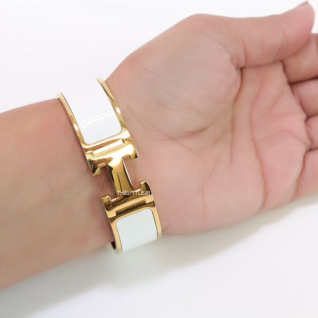 Openable H motif white 18mm bracelet in a shiny gold plating