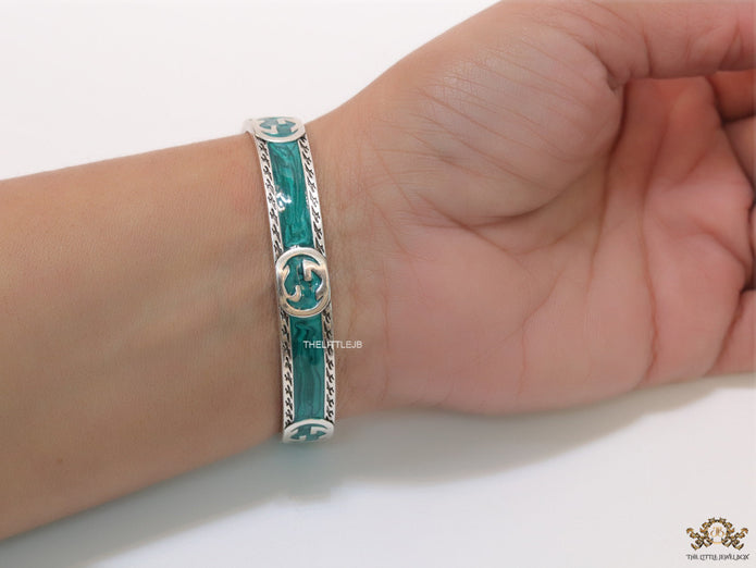 Twin G motif malachite green bracelet in matt gold finish