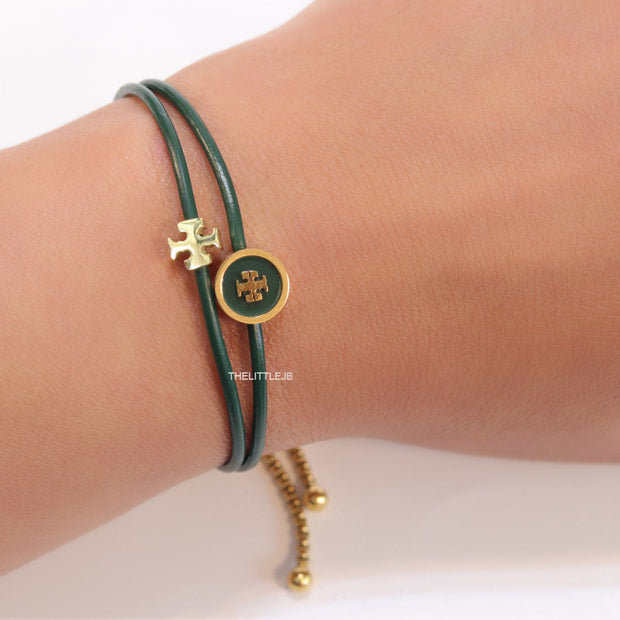 Adjustable double string green bracelet with twin T motifs