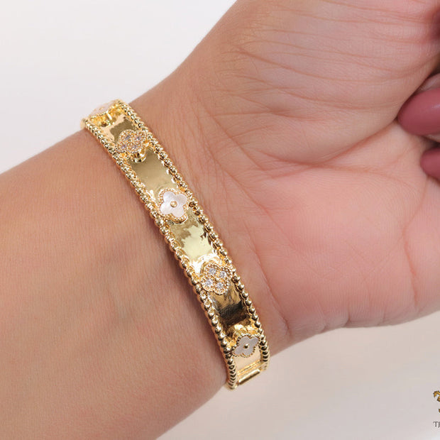 Gold plated bracelet with clover motifs in cz and MOP