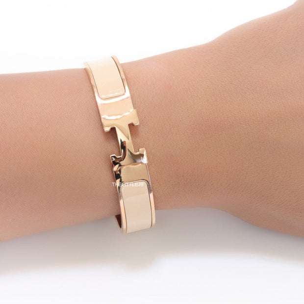 Alphabet H Beige 12 mm  Bracelet in Rose gold
