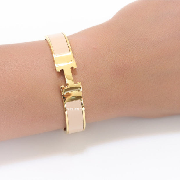 Alphabet H Beige 12 mm bracelet in gold