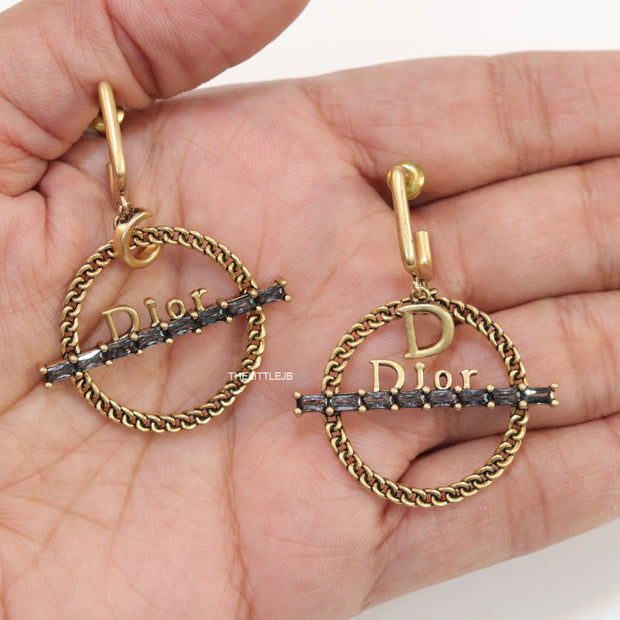 Round alphabet dangles with baguettes