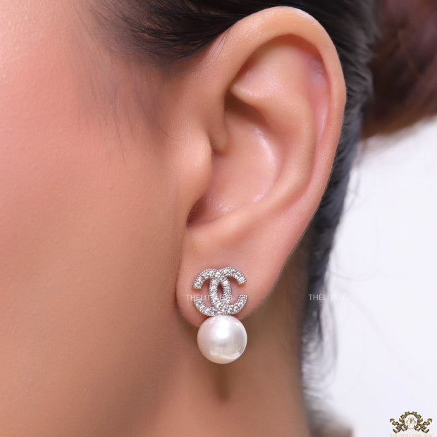 Twin C motif stud in platinum and cz with pearl drop