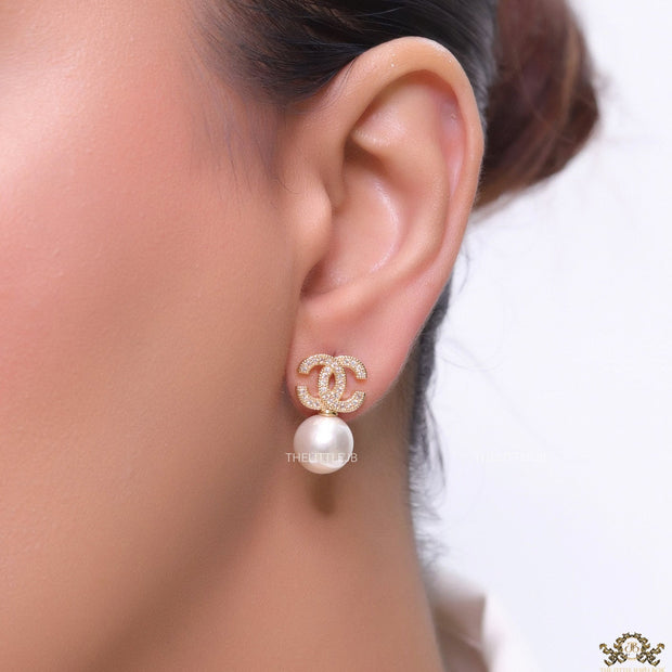 Twin C motif stud in gold and cz with pearl drop