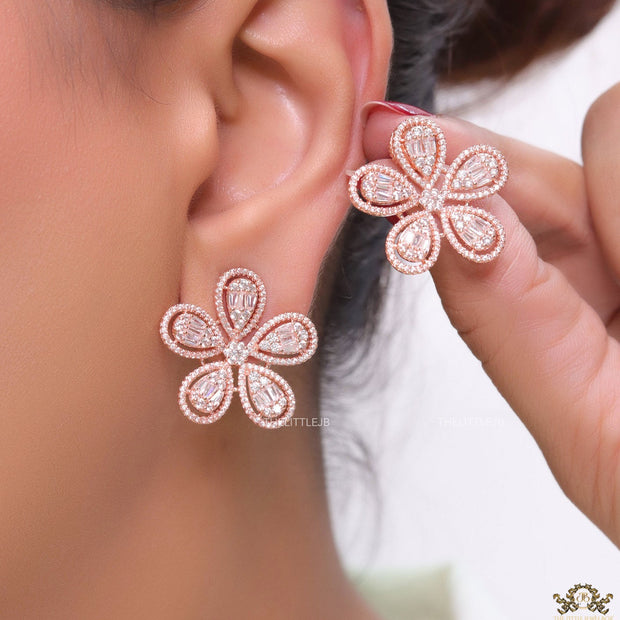 Shiny floral stud earrings in rose gold and cz