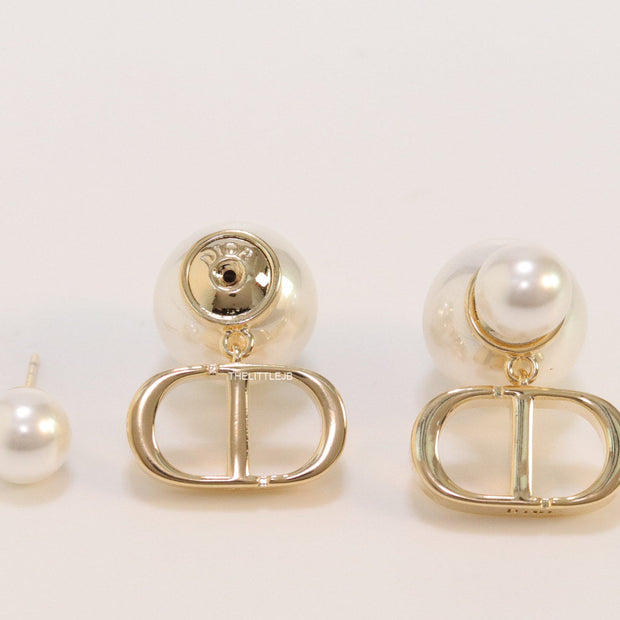 Pearl bombers with shiny gold C and D alphabet drops