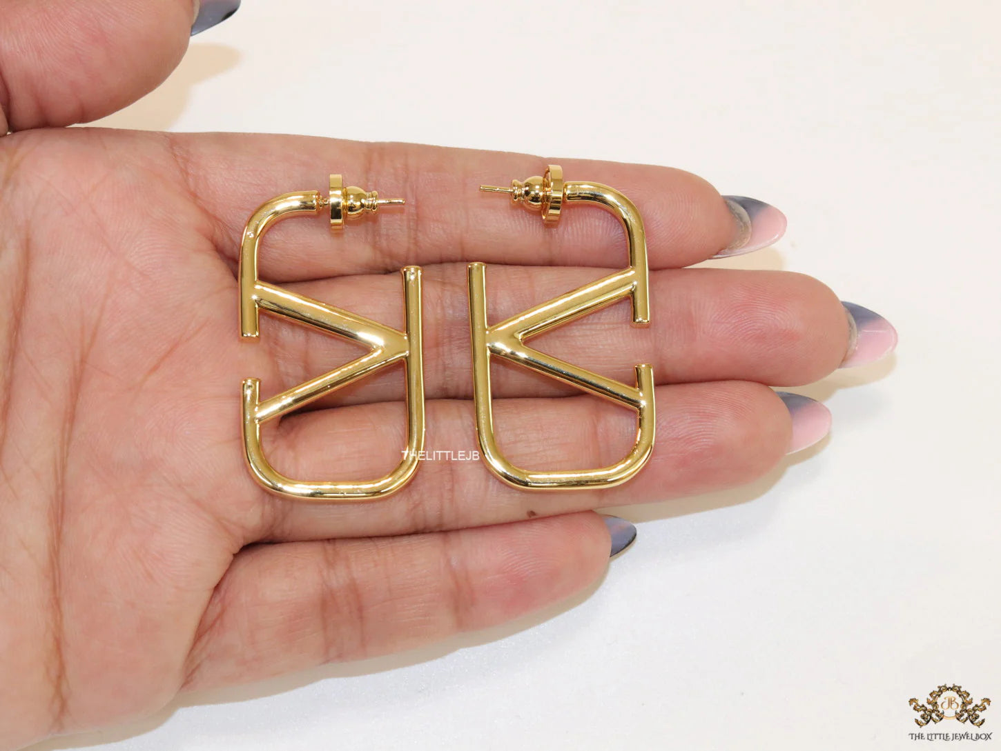 Open V plain Gold rectangular hoop 40 mm
