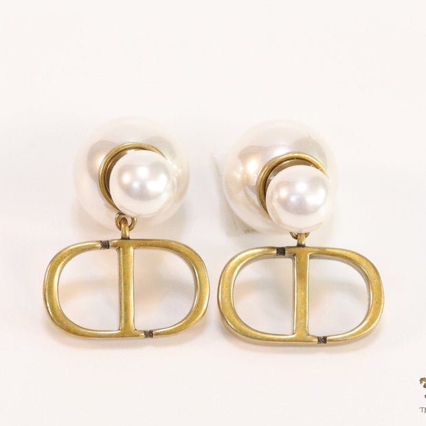 Gold plated alphabet earrings with white pearls