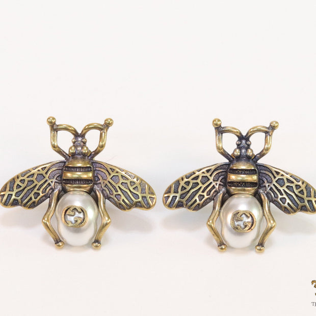 Bee shape stud earrings with shell pearl