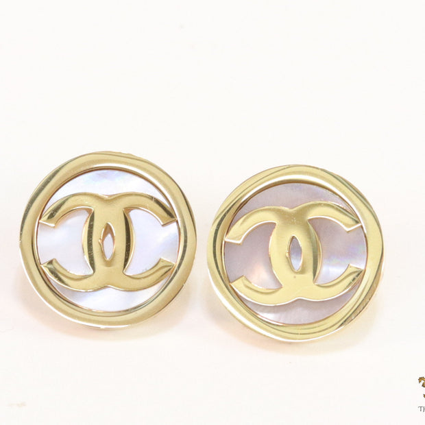 Golden stud earrings with MOP and twin C motif