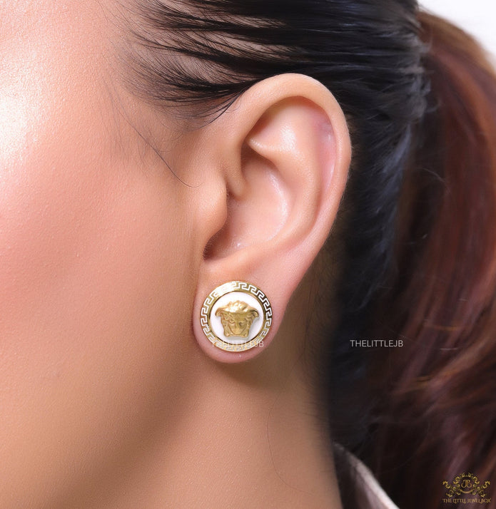 Golden 3D Medusa motif on white base and golden details studs