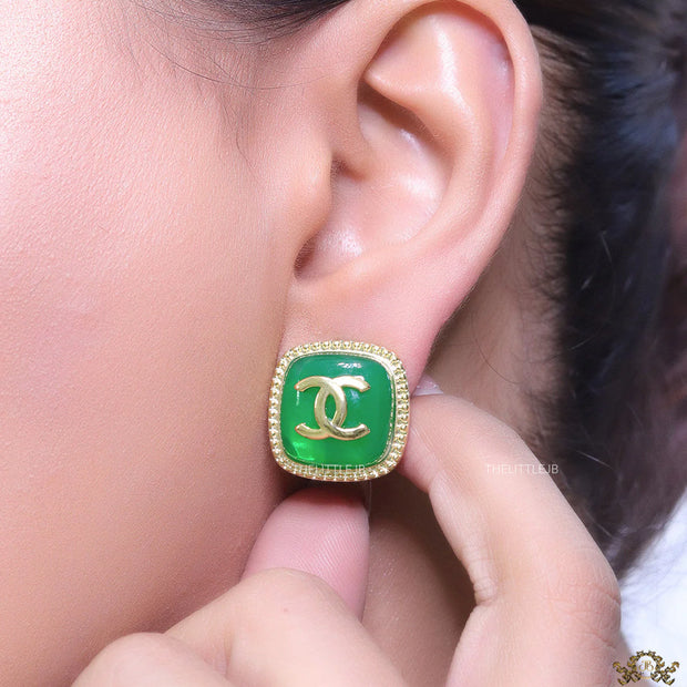 Green twin C motif stud earrings in golden finish