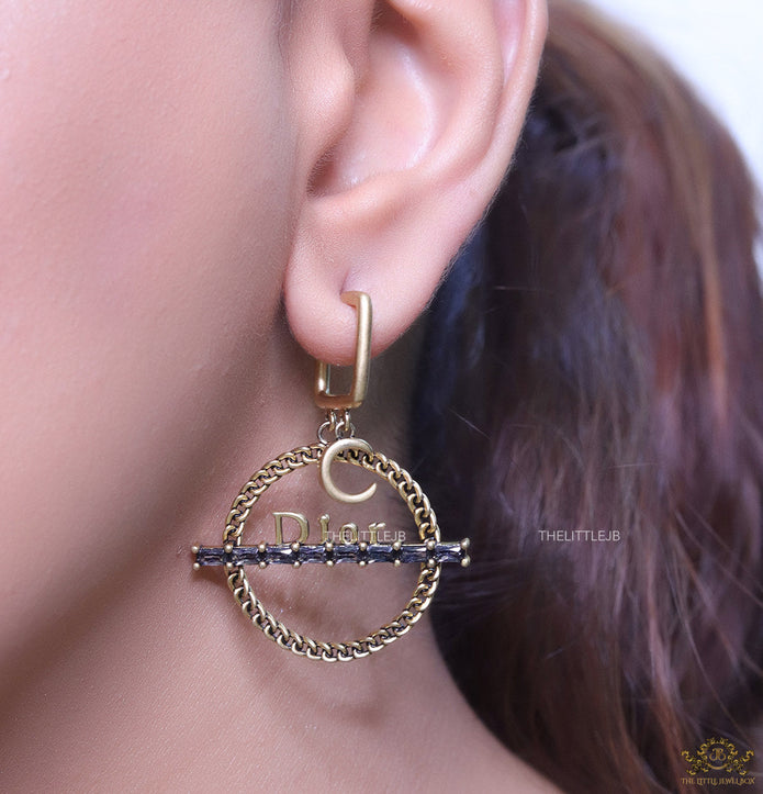 Round alphabet dangles with baguettes