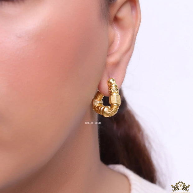 Gold plated open twisted screw shape earrings with numeric inscription