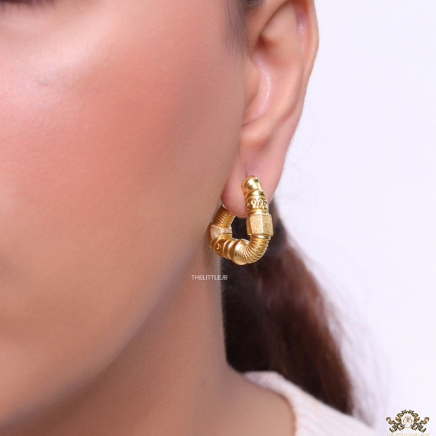 Gold plated open twisted screw shape earrings with numeric inscription