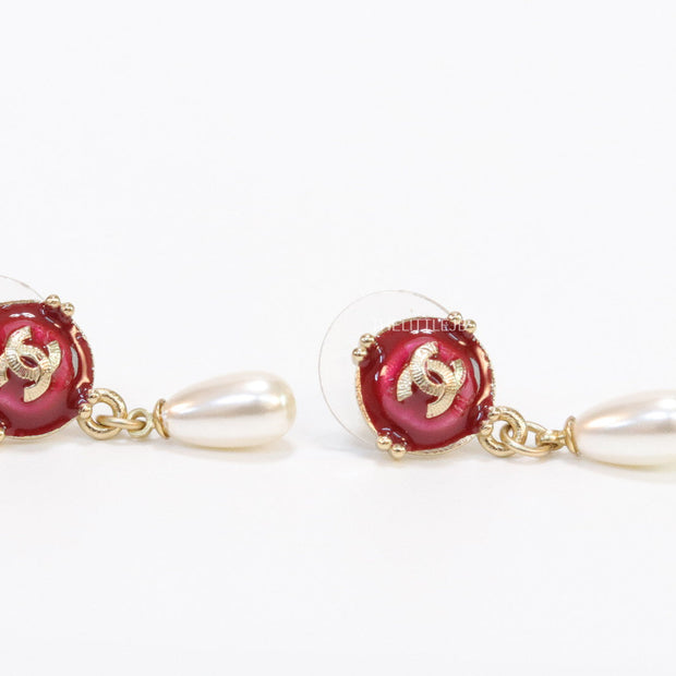 Double C motif earrings with pearl hanging