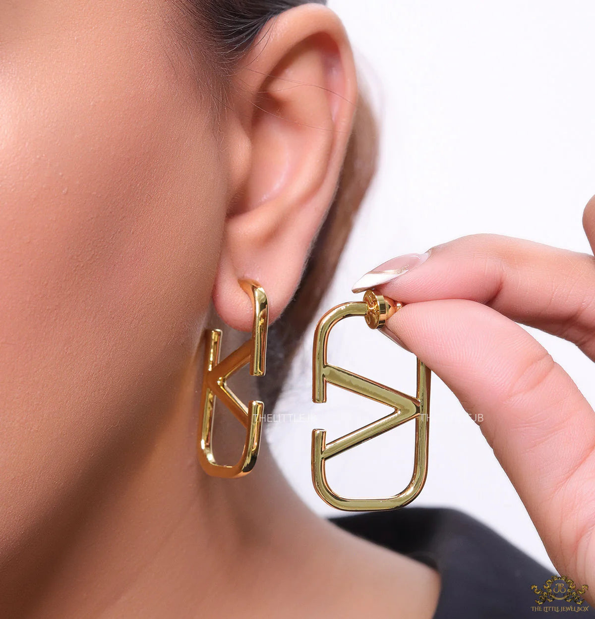 Open V plain Gold rectangular hoop 40 mm