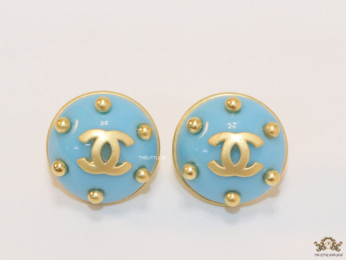 Blue and golden twin C motif round stud earrings
