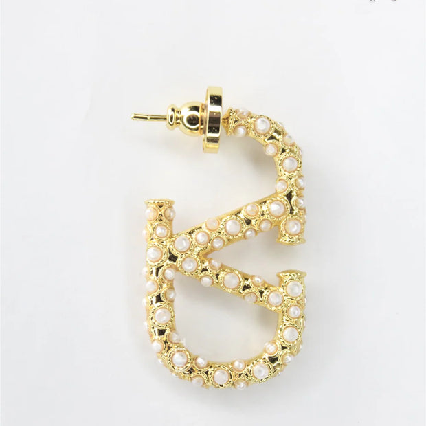 Alphabet V pearl studded open hoop