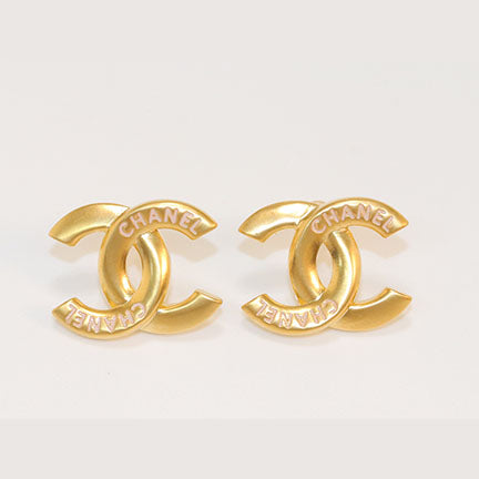 Double C engraved studs