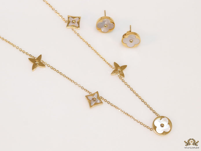 Clover necklace set in mother of pearl and gold plating
