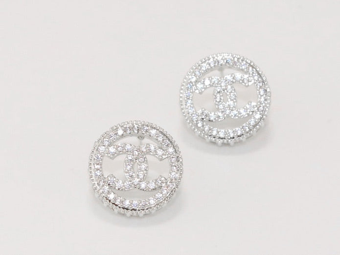 Round double C studs with CZ in platinum