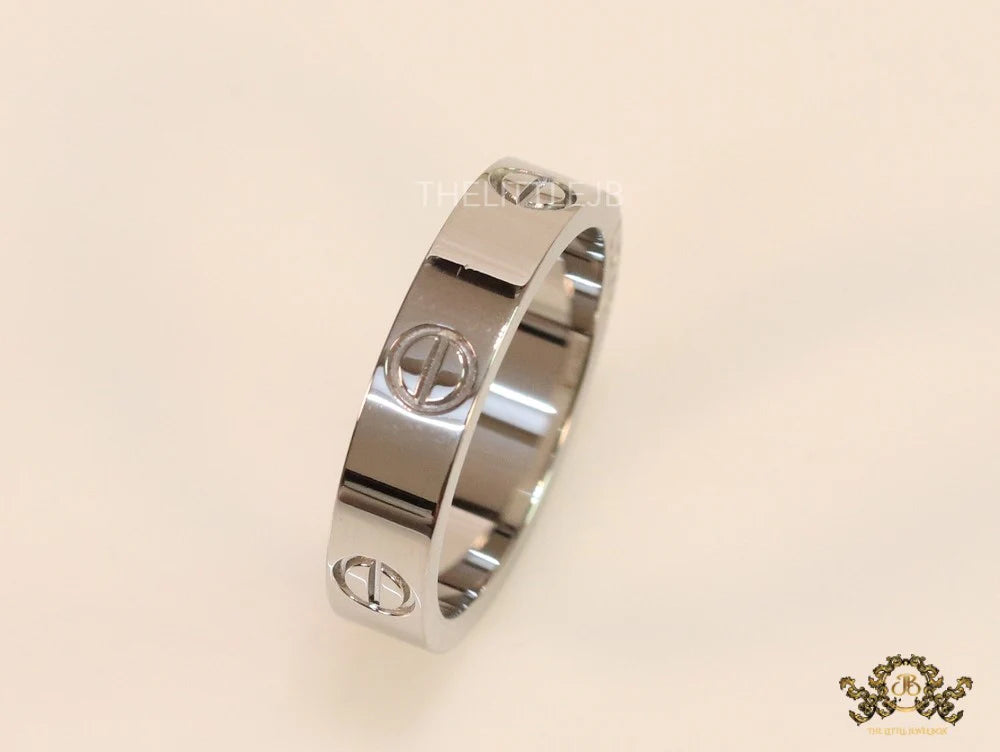 4.5mm Silver plated band with screws