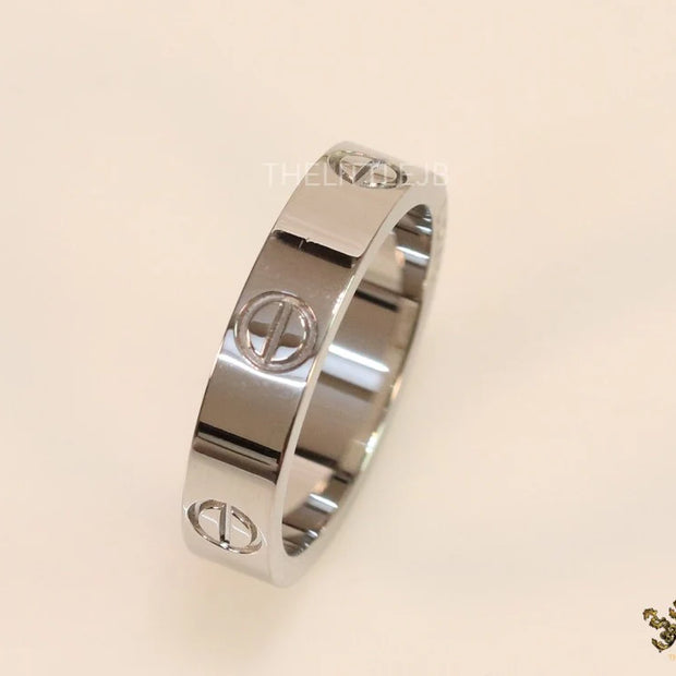4.5mm Silver plated band with screws