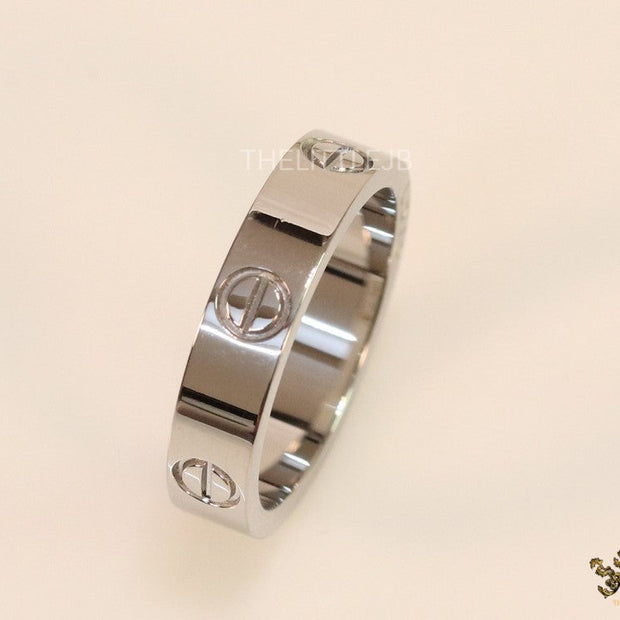 4.5mm Silver plated band with screws